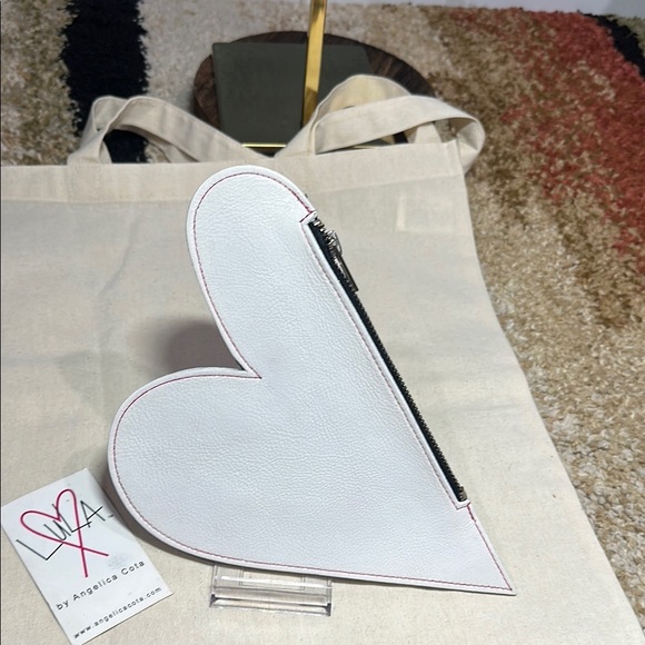 LuLA by Angelica Cota I HEART LuLA White Italian Lamb Leather Heart Clutch NWT - Picture 6 of 9